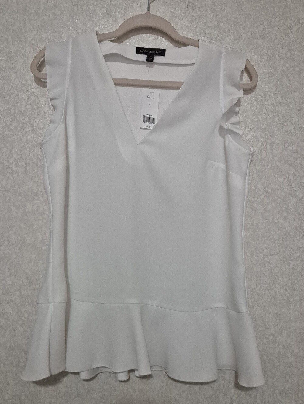 NWT Banana Republic White V-Neck Ruffle Hem Shell ...Size:S